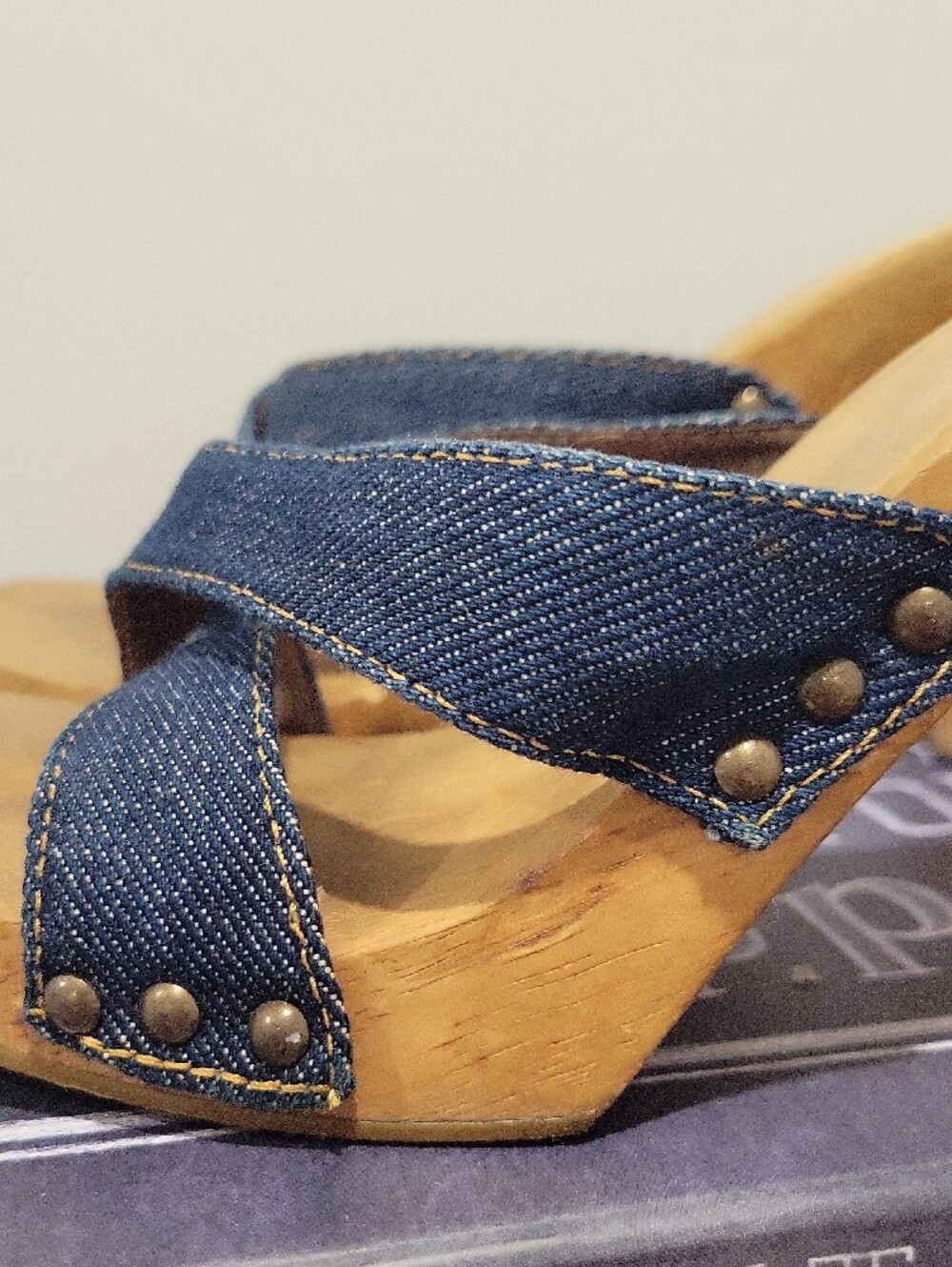 Candie's Y2k Blue Denim Crisscross Wooden-Style Sandals - Picture 10 of 11